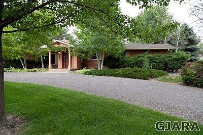 660 Round Hill Dr