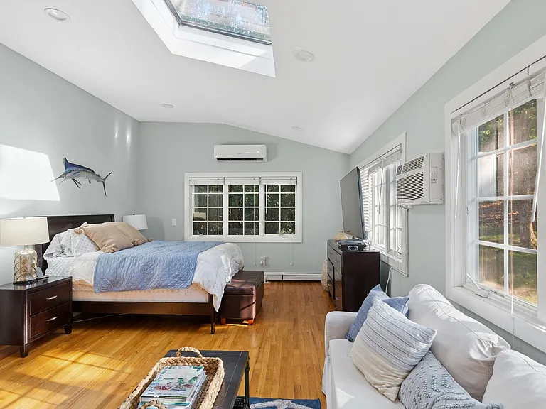 17 Montauk Ave — Photo 18