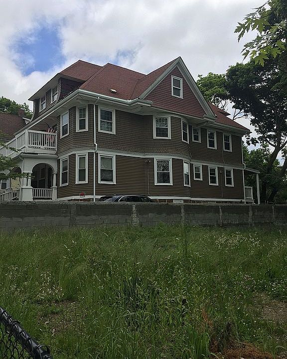 2nd image of 188 Harvard St