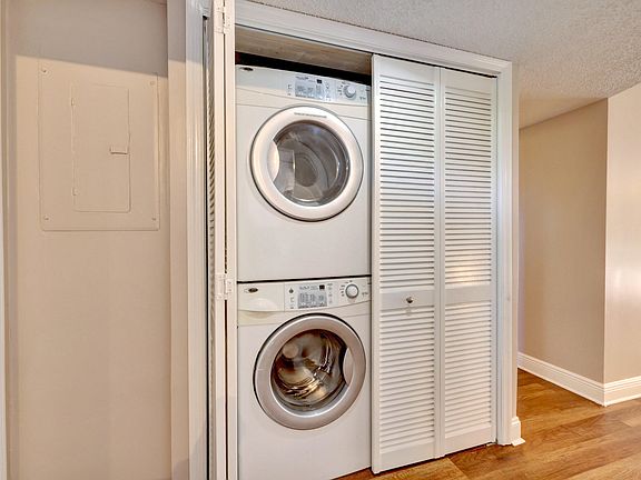 4th image of 1270; SE Parkview Pl #4