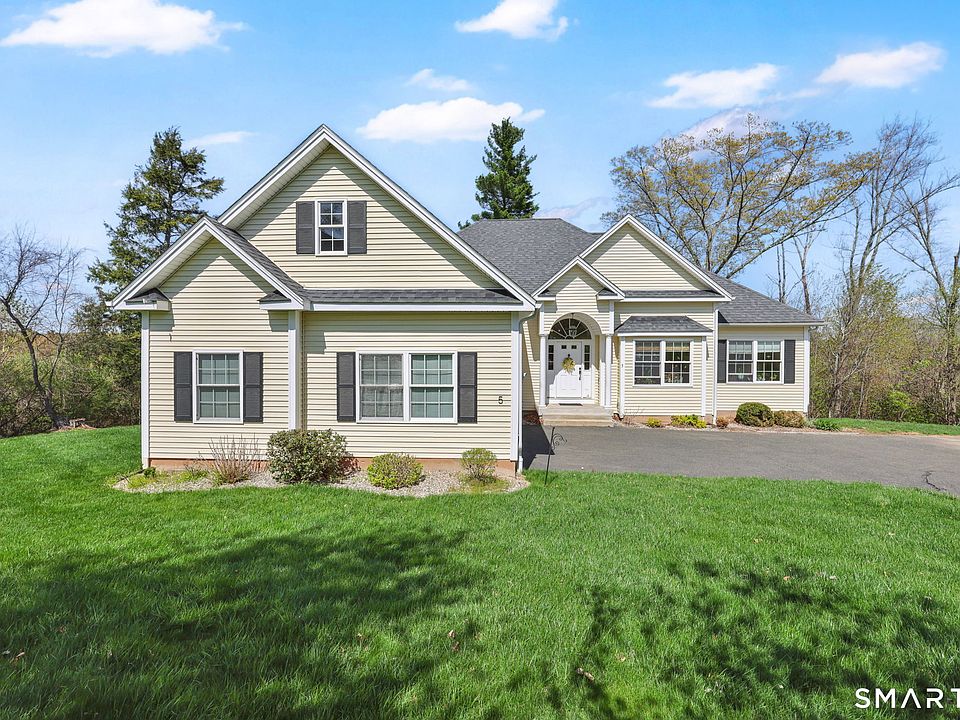 1st image of 5 Beaudry Lane