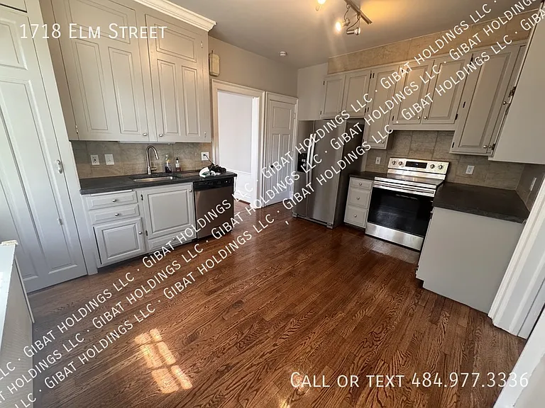 1718 Elm St — Photo 7