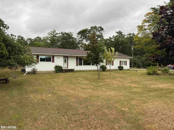 4864 N Caseville Rd, Caseville, MI 48725