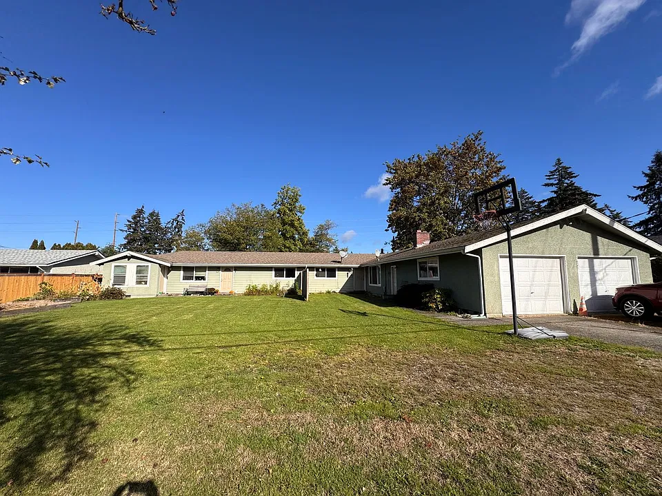 5623-5625 112th St SW