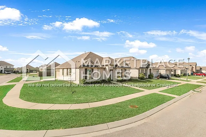 3 bed, 2.0 bath, 1570 sqft, $2,095 — Photo 3