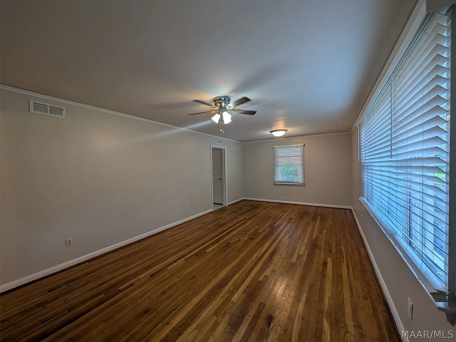 3 bed, 2.0 bath, 1160 sqft, $1,200 — Photo 3