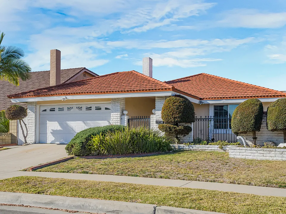 23721 Pasatiempo Ln