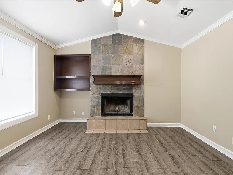 915 Vargas Rd — Photo 3