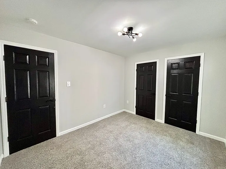 1040 W 35th St — Photo 14