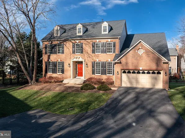 8526 Century Oak Ct, Fairfax Station, VA 22039