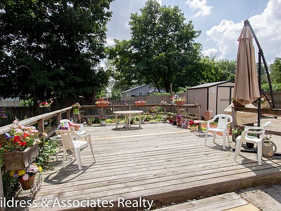 2nd image of 120 Walter St SE