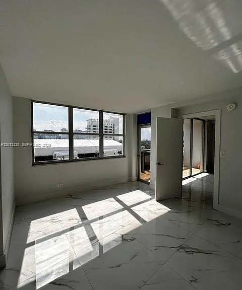 6039 Collins Ave #1033 — Photo 14