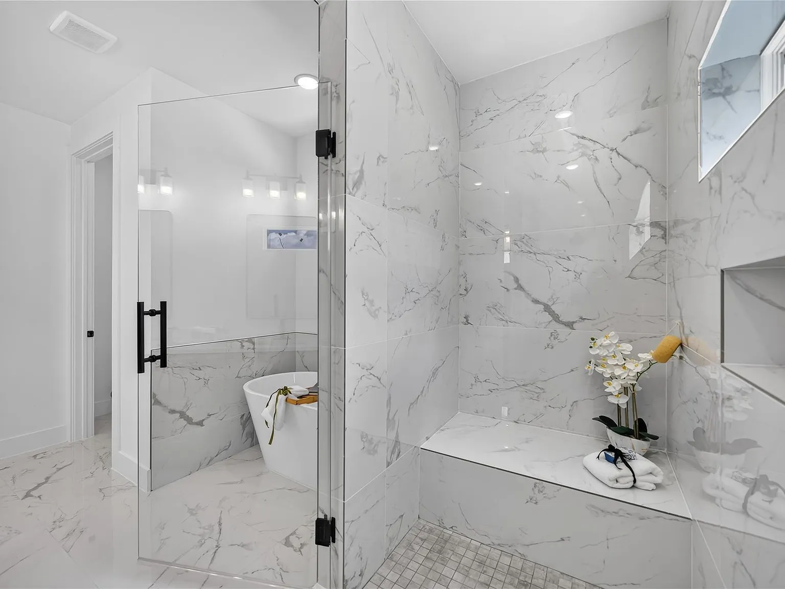 3 bed, 3.5 bath, 2200 sqft, $2,500 — Photo 4