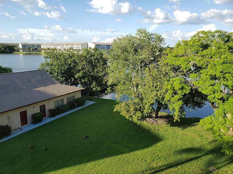 Clubhouse in front of the lake.