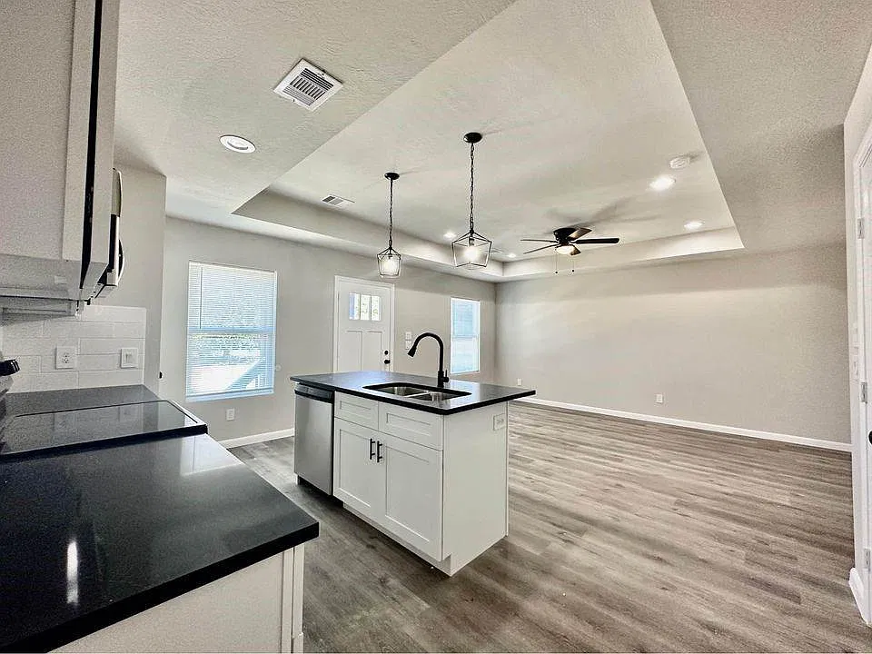 3 bed, 2.0 bath, 1300 sqft, $1,850 — Photo 3