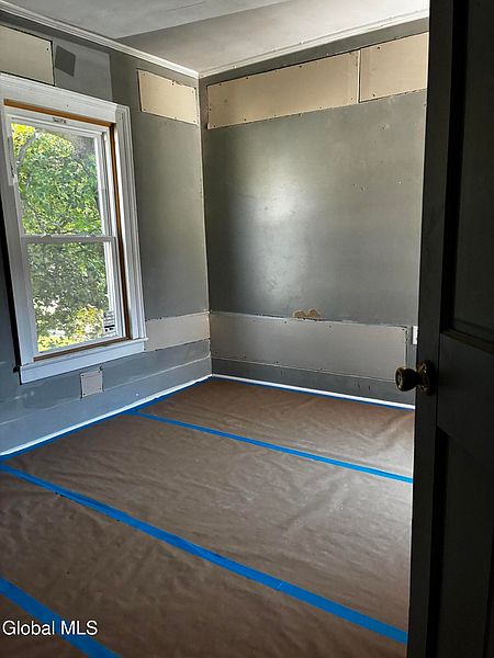 5th image of 202 Glebe St