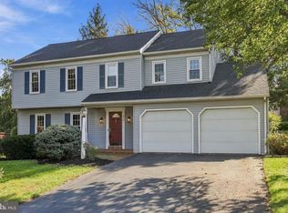 40 Vanderbilt Dr, Leola, PA 17540