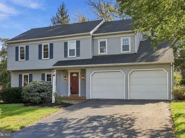 40 Vanderbilt Dr, Leola, PA 17540