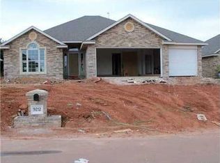 9212 Shady Grove Rd, Moore, OK 73160