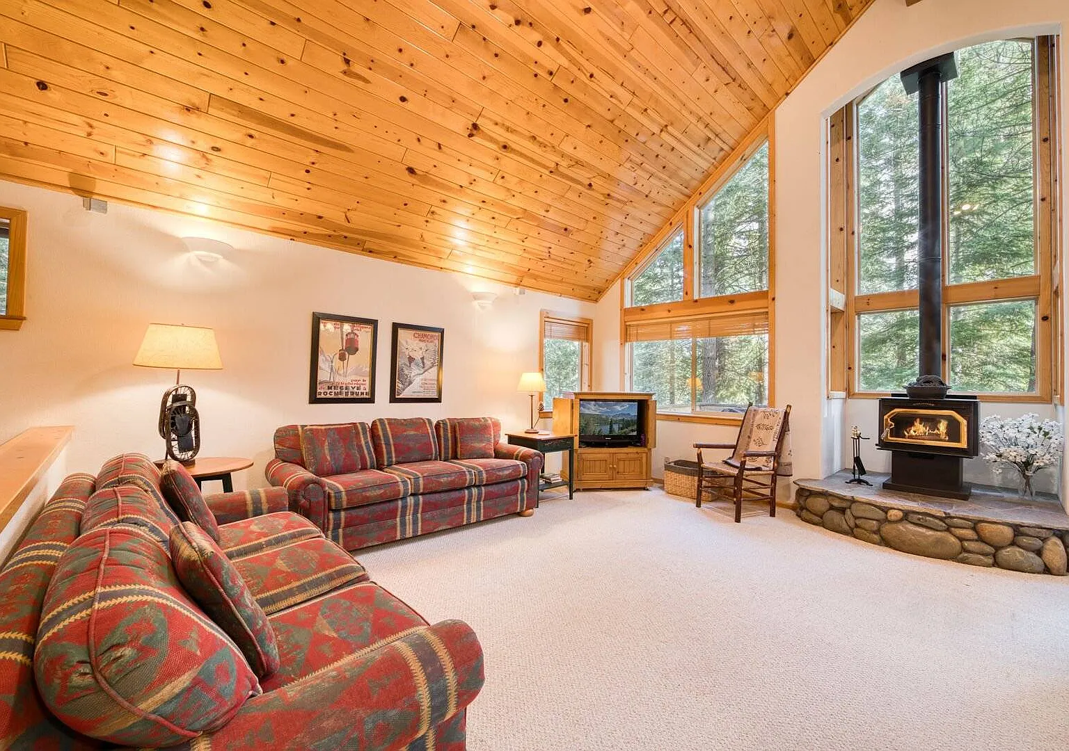 3 bed, 2.5 bath, 1691 sqft, $5,000 — Photo 3