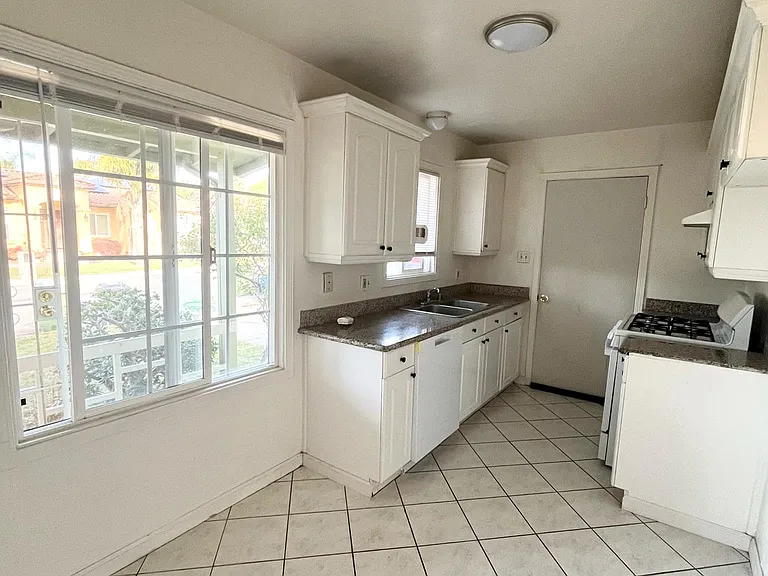17 Callery Ct — Photo 5