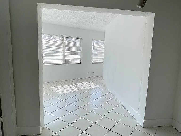 7200 NW 77th St — Photo 9