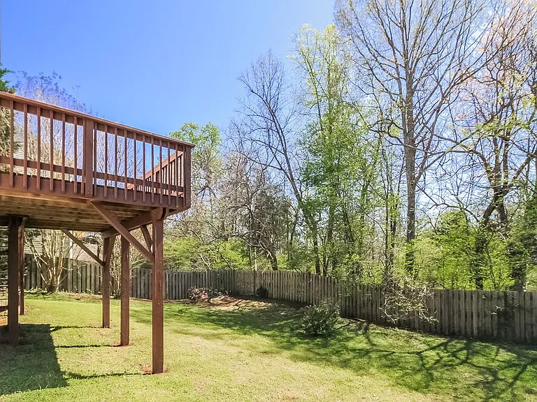 300 Creekview Dr — Photo 25