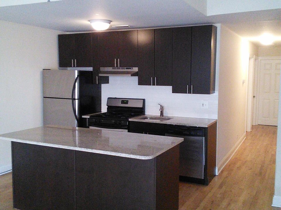 1st image of 2511 N Lincoln Ave #2E