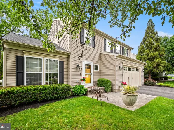 2022 Mallard Cir S, Phoenixville, PA 19460