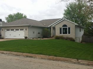 740 E Franklin St, Denver, IA 50622