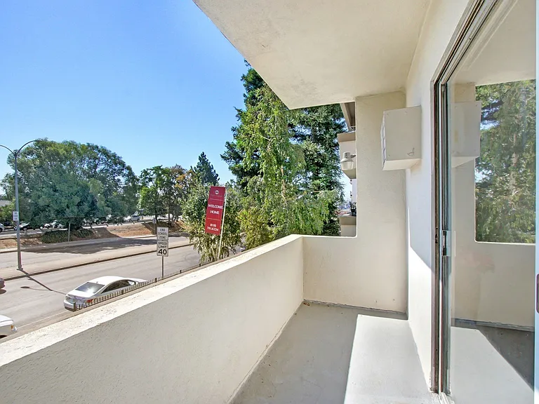 Sepulveda Manhattan Apartments — Photo 5