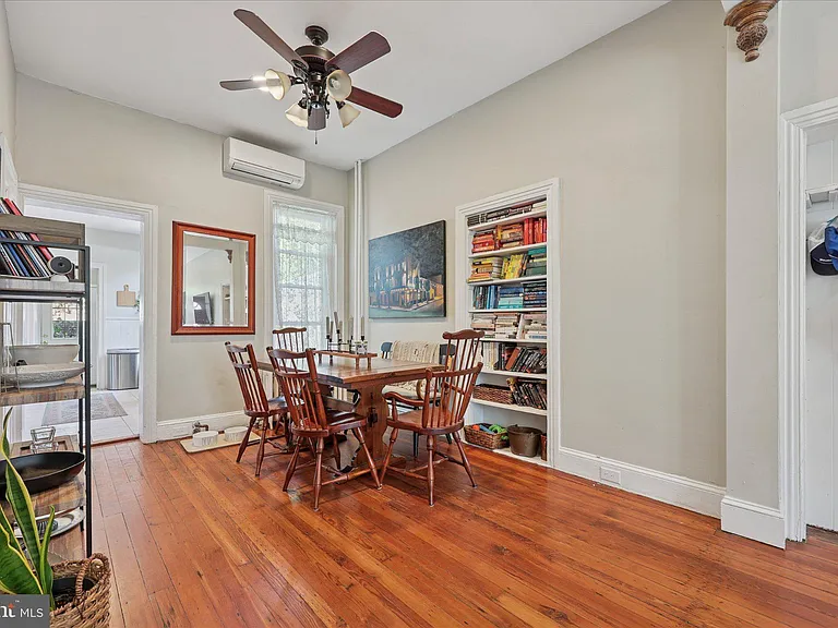 466 Conarroe St #1/2 — Photo 7