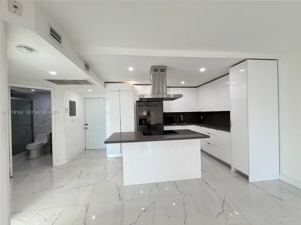 8290 Lake Dr APT 427, Doral, FL 33166