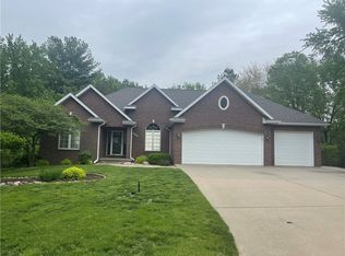 1101 Bruce Ln, Pella, IA 50219