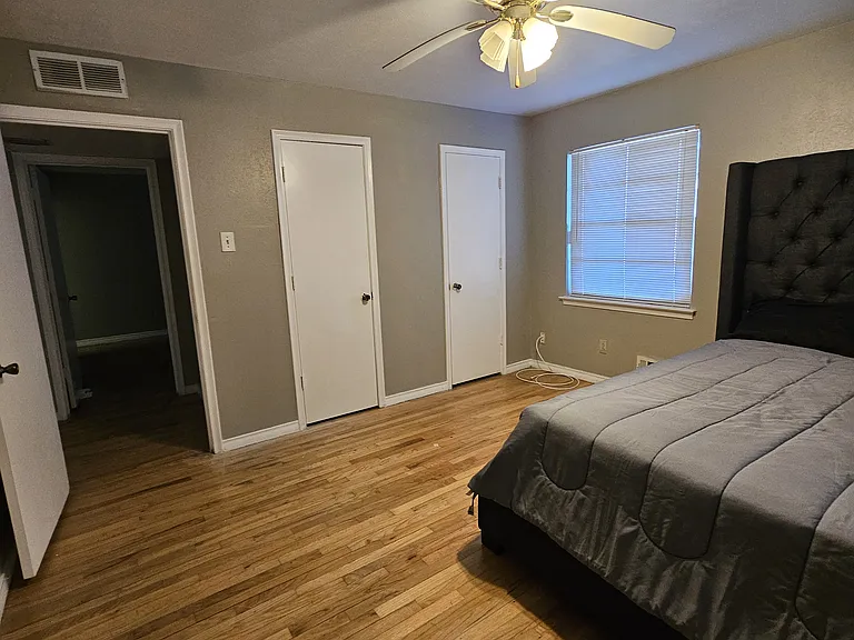 5027 Regatta Dr — Photo 9
