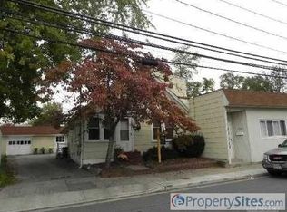 210 Camp Ave, Merrick, NY 11566