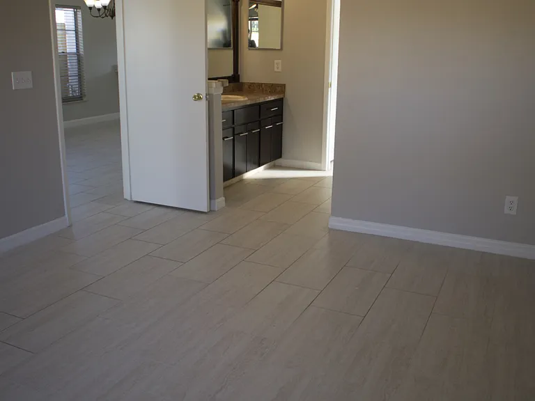 Master Bedroom - Downstairs