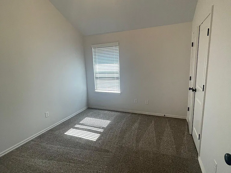 936 Chase Ln — Photo 10