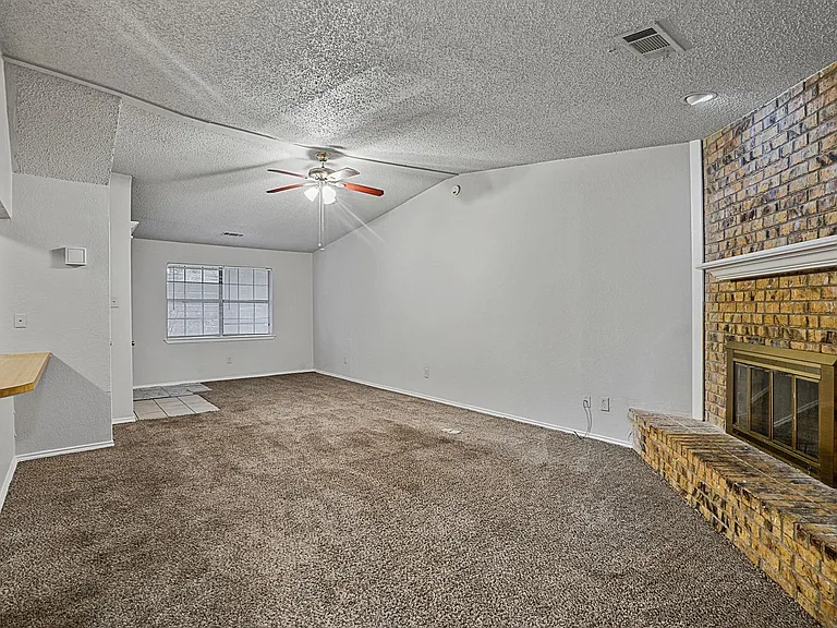 135 Prairie Creek Cir — Photo 5