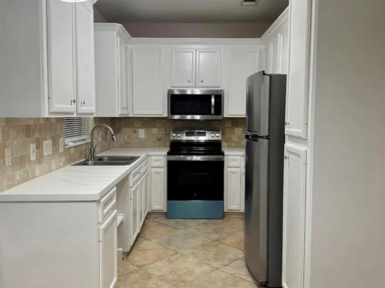 16539 Amargos Dr — Photo 3