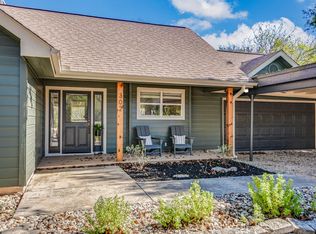 302 Valley Dr, Wimberley, TX 78676