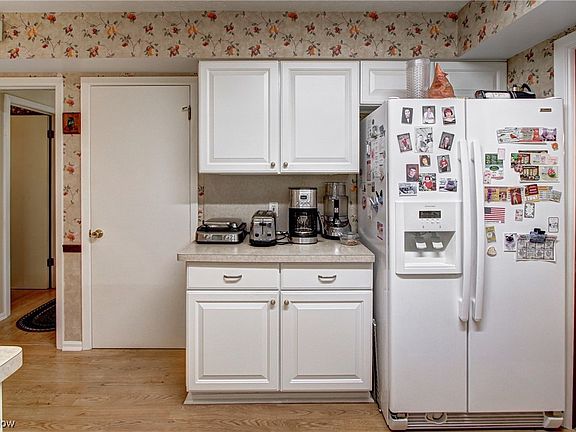 4th image of 29016 Millard Dr