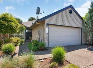 8883 SW Iowa Dr, Tualatin, OR 97062
