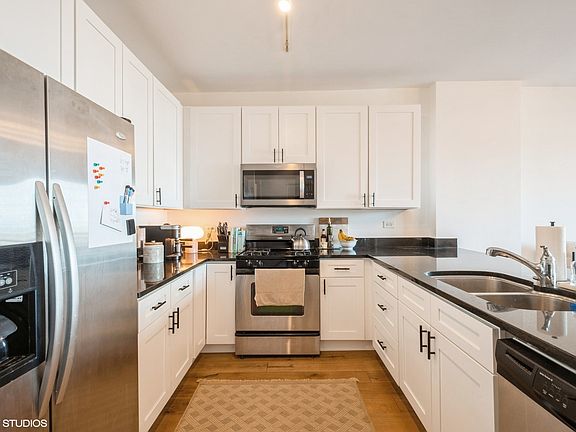 5th image of 451 W Huron St Unit 804