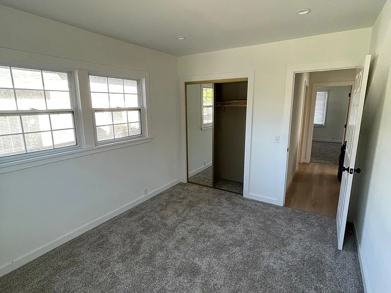 1206 N Anderson St — Photo 15