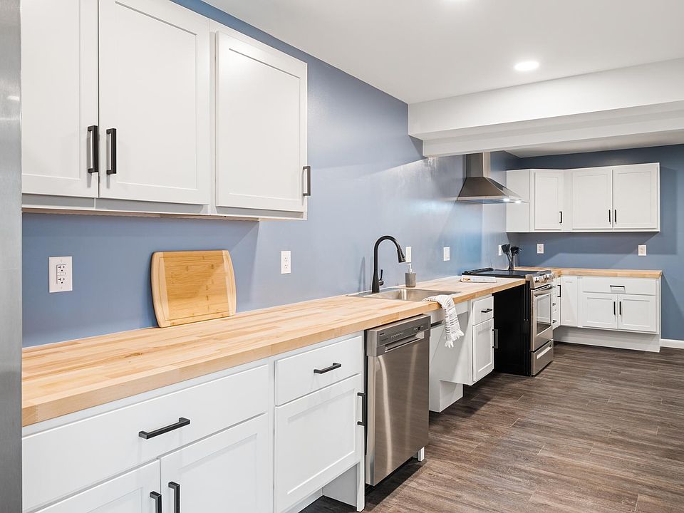 1st image of 3-3527 Vienna St APT 3