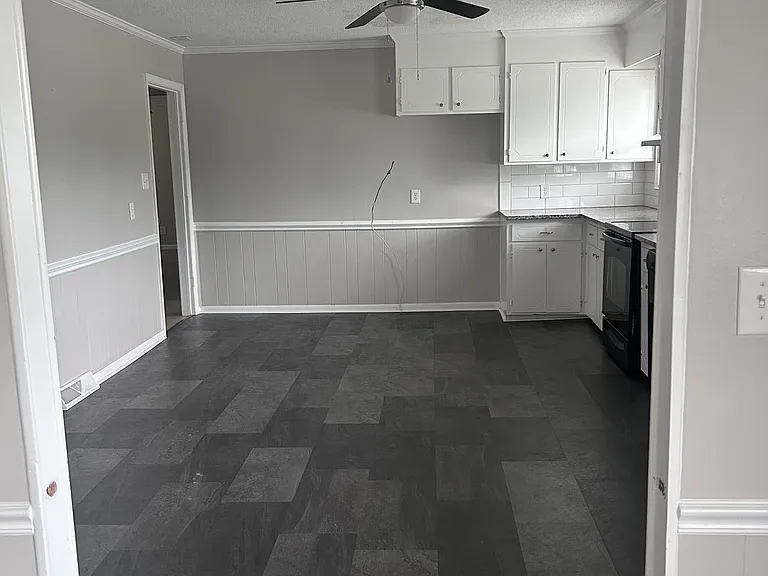 3074 Roberta Rd — Photo 4