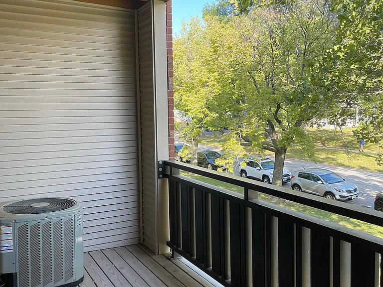 821 E Jefferson St #11 — Photo 7