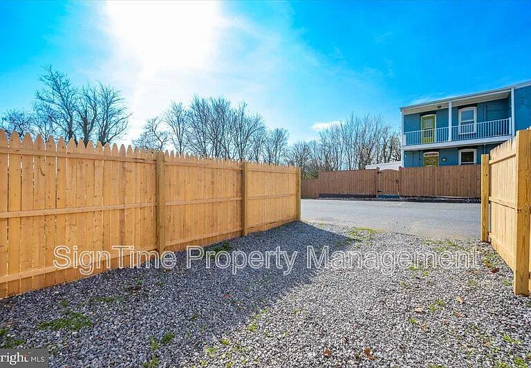 138 E South St — Photo 23