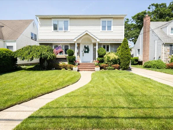 1004 Jackson Avenue, Franklin Square, NY 11010